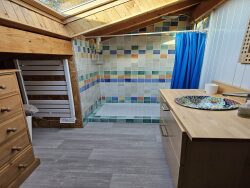 chambre-2-belle-superficie--a-l-etage