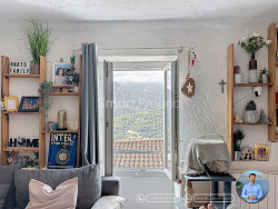 salon-avec-poele-a-bois