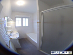 salle-d-eau-donnant-sur-2-chambres