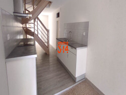 cuisine-et-escalier-en-hetre