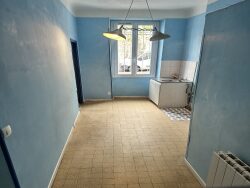 cuisine-donnant-salle-d-eau-