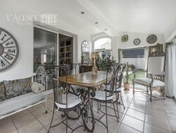 jardin-verdoyant-amenage-et-fleuri-