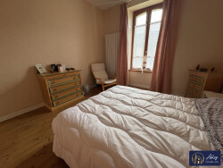 maison-7-pieces-riom-es-montagnes-cantal