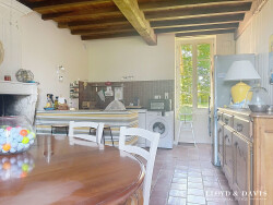 cuisine-salle-a-manger-avec-poelea-bois