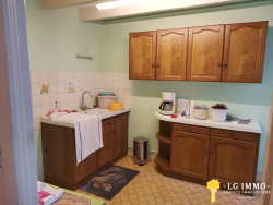 cuisine-porte-et-fenetre-vue-sur-cour