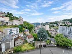 autre-vue-du-salon-avec-cuisine-ouverte