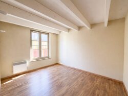 mezzanine-donnant-a-chambre-n2-et-sdb