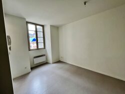 salle-d-eau-avec-seche-serviettes