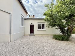 salle-a-manger-et-entree-avec-placard