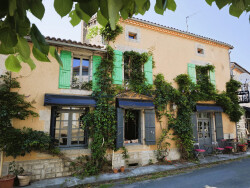 grange-et-porte-entree-gite