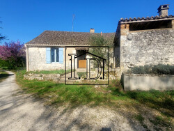 maison-principale-vue-de-la-route