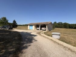 une-grande-salle-de-bain