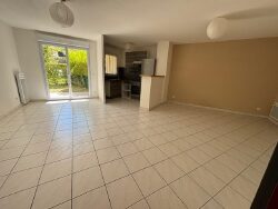 la-cuisine-est-amenagee-et-equipee