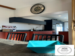 grand-espace-de-travail-et-de-rangement-