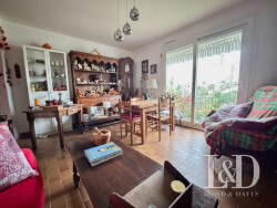 salon-avec-acces-aux-combles