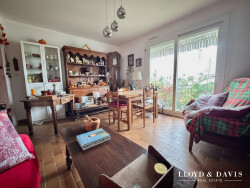 salon-avec-acces-aux-combles