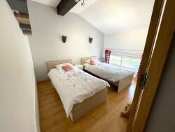 chambre--3eme-niveau--avec-son-dressing