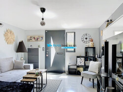 vue-depuis-cuisine-vers-sejour