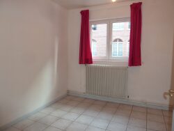 chambre-cote-cour-interieure-commune