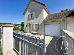 a-l-arriere--terrasse-avec-jardin