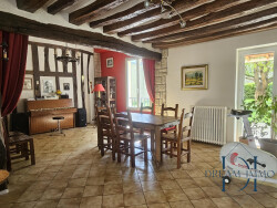sejour-avec-escalier-ouvert-sur-salon
