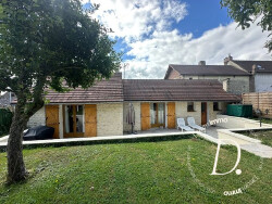 salon-avec-cheminee-a-insert