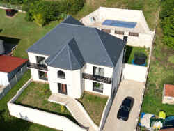 facade-arriere-plus-piscine