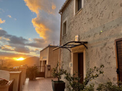 vue-sur-la-propriete-au-sein-du-hameau