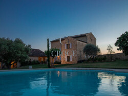 piscine-et-vue-batisse