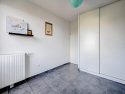 --chambre-sans-placard-au-calme-