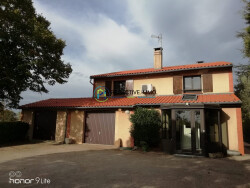 grand-salon-de-44-m2-avec-cheminee-