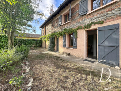 cour-d-entree-et-grange-attenante