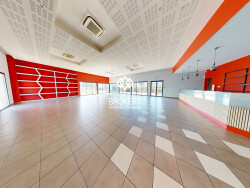 salle-oppose-entree