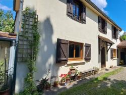 salon-woodburner-beams-light-airy