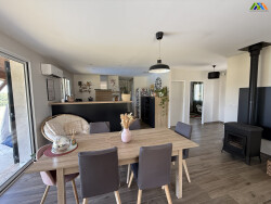 spacious-lounge-overlooking-the-garden