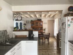salon-soleil-couchant-avec-porte-fenetre