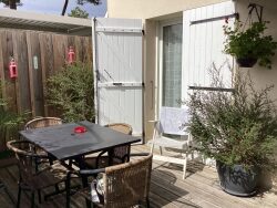 terrasse-cote-facade-ensoleillee