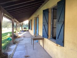 terrasse-couverte-maison-d-ete