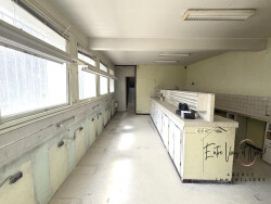 entree-ancien-labo-1-2
