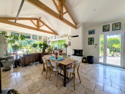 facade-piscine-acces-salon-sejour
