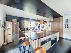 vue-du-salon-sur-la-cuisine