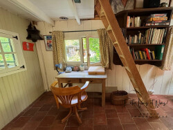 poele-a-bois-dans-piece-de-vie-