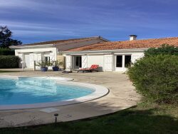 facade-maison-sud-vue-piscine