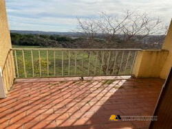 couloir-avec-escalier-acces-etage