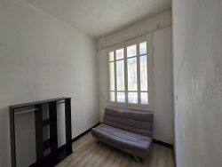 couloir-avec-jardin-au-fond
