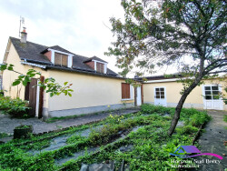 jardin-sur-l-arriere-avec-dependances