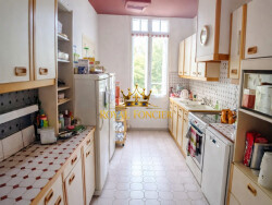 espace-repas-avec-sa-cheminee-