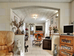 salle-a-manger-climatisee-avec-cuisine