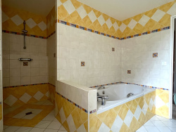 au-deuxieme-etage--le-palier-mene-a