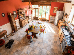 maison-1--piece-de-vie-tres-lumineuse-